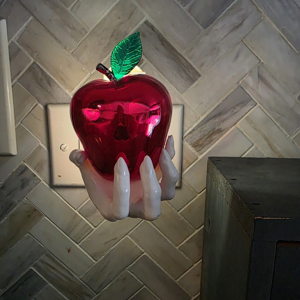 Bath & Body Works Evil Apple Light Up Wallflowers Plug In